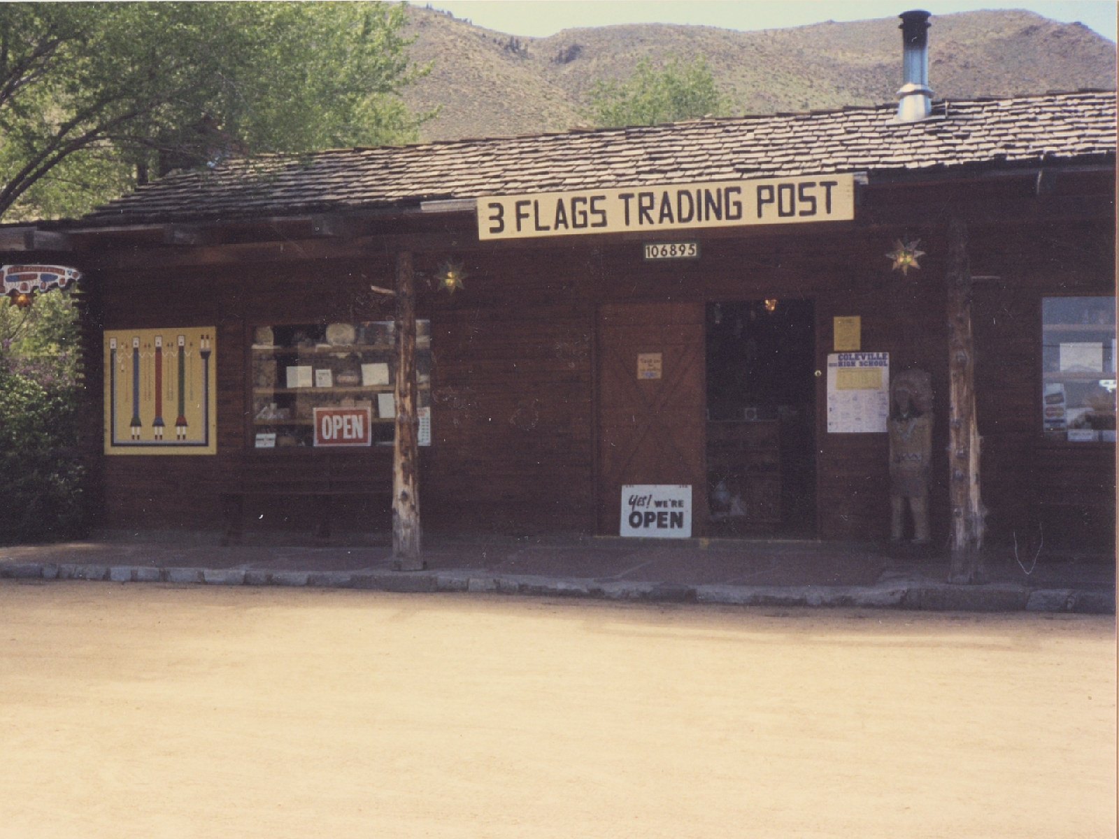 California, Mono County, Walker, 2 Flags Trading Post