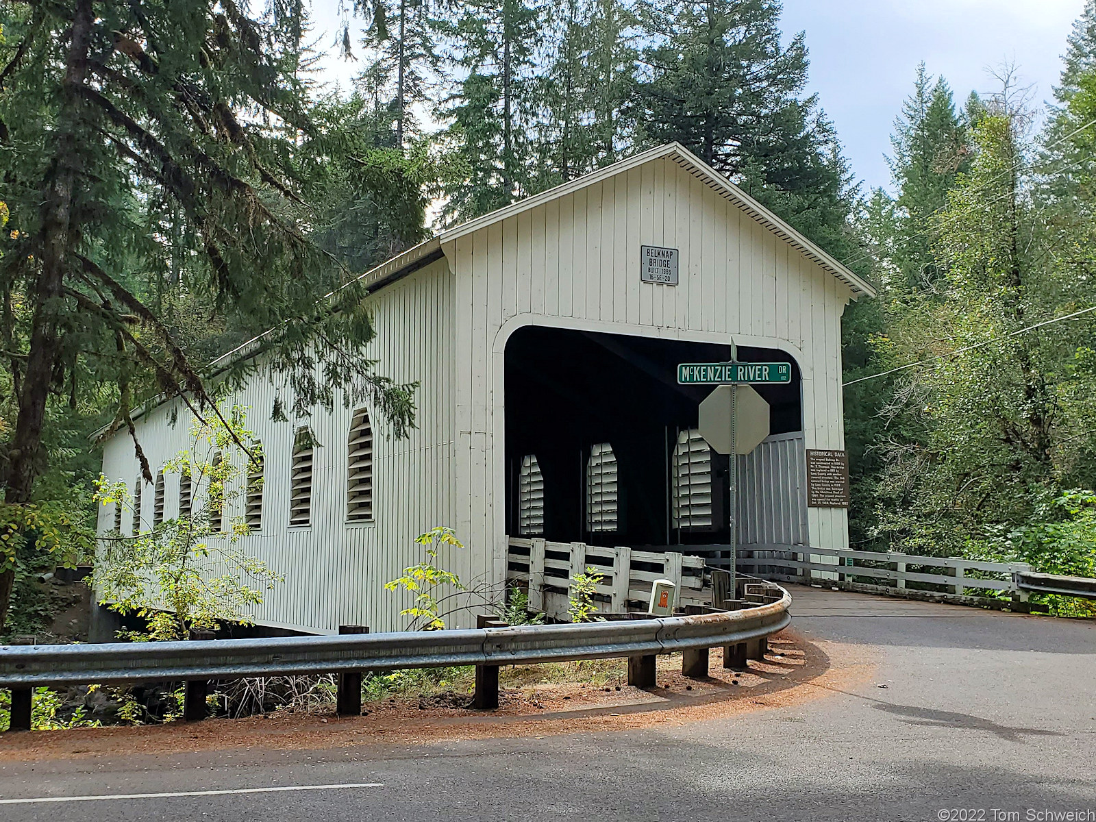 Oregon, Lane County, McKenzie River, Belnap Bridge