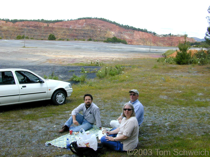 Los Domingueros have a picnic at Rio Tinto