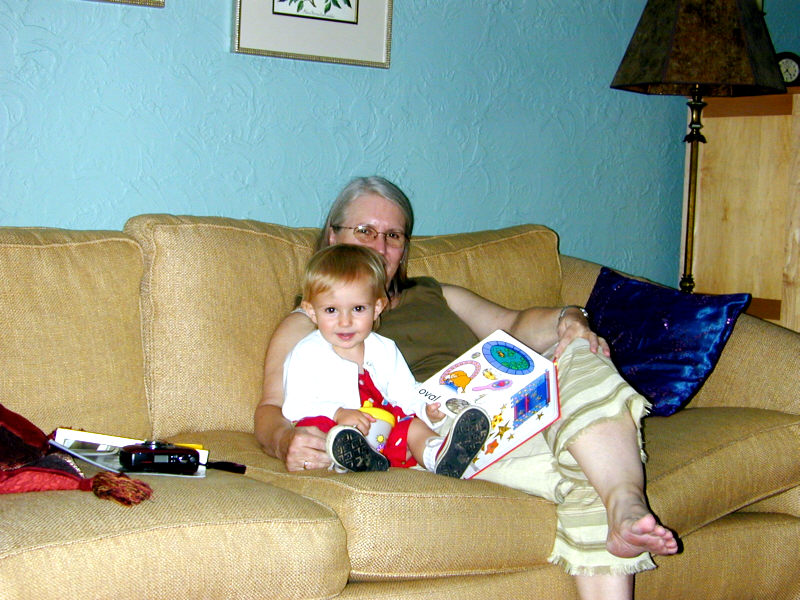 Simone and Cheryl read a book.