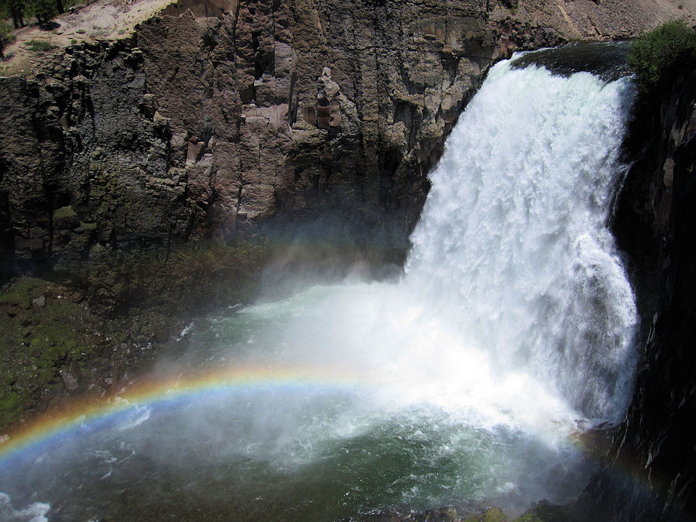 Rainbow Falls in Devils Postpile National Monument.